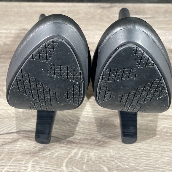 Brand New Women’s TSUBO Troain Black Leather Zip Up High Heel Ankle Booties - Picture 8 of 8